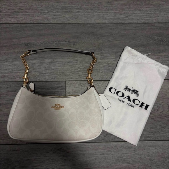 Coach White and Gold Shoulder Bag - Picture 4 of 4